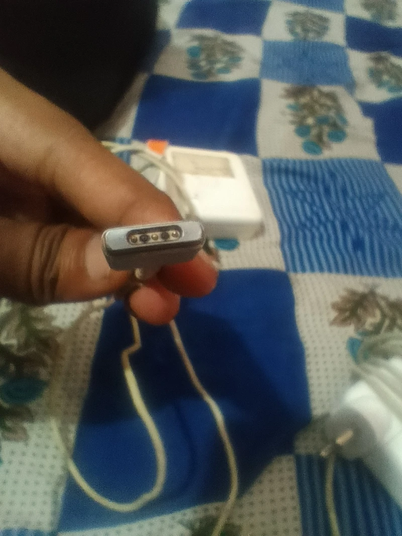 used-85-magsafe-2-power-adapter-in-central-delhi-1782623084
